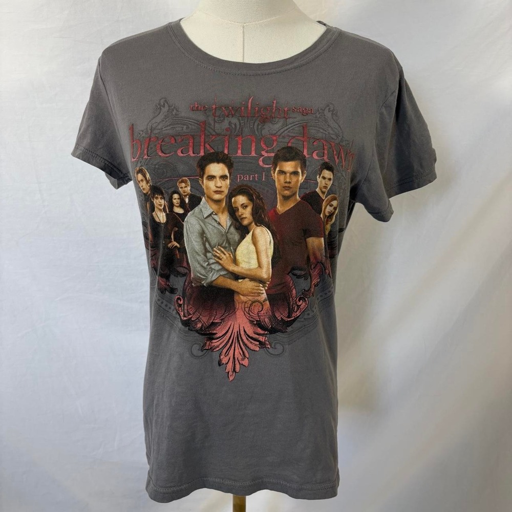 Twilight grey Breaking Dawn Part 1 shirt size small y2k 2000s